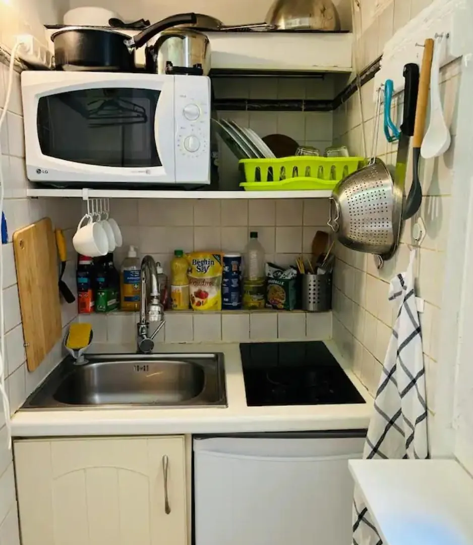 Centre Villeopera, Gare St Lazare , Cozy Studio Париж 0*,  Франция